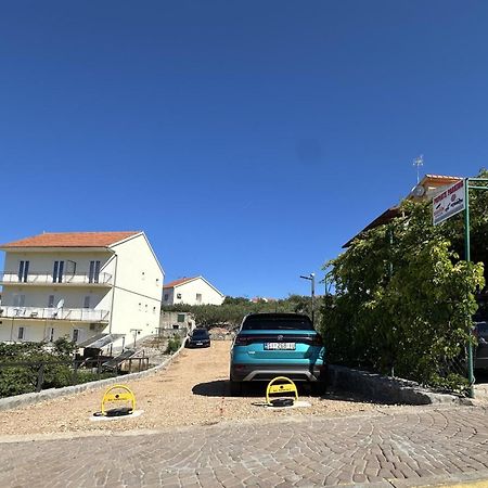 Primosten Apartments Bagian luar foto