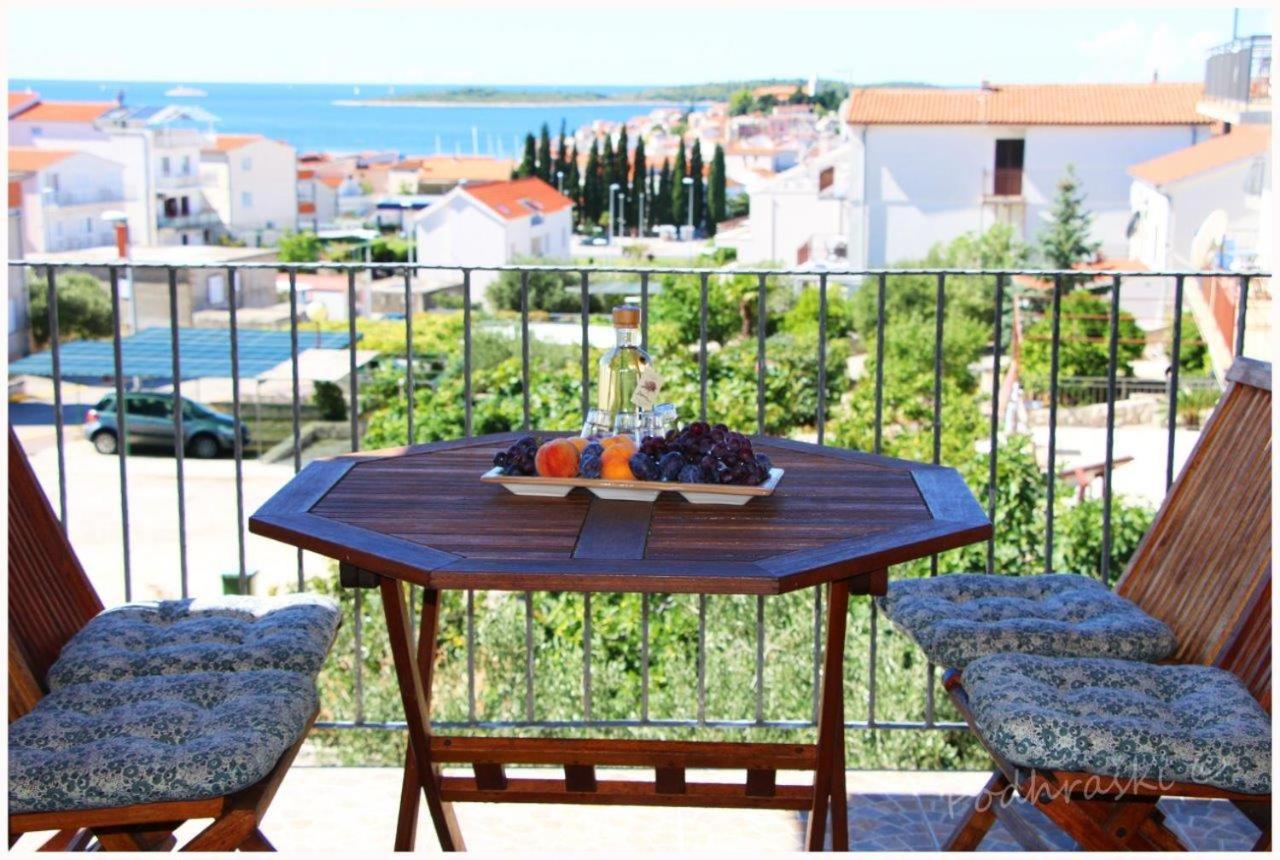 Primosten Apartments Bagian luar foto