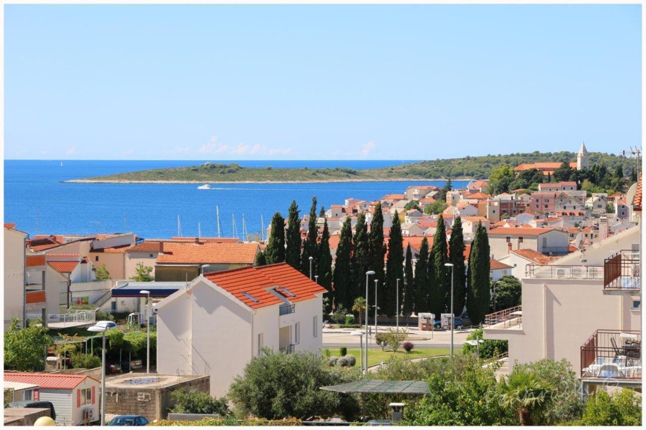 Primosten Apartments Bagian luar foto