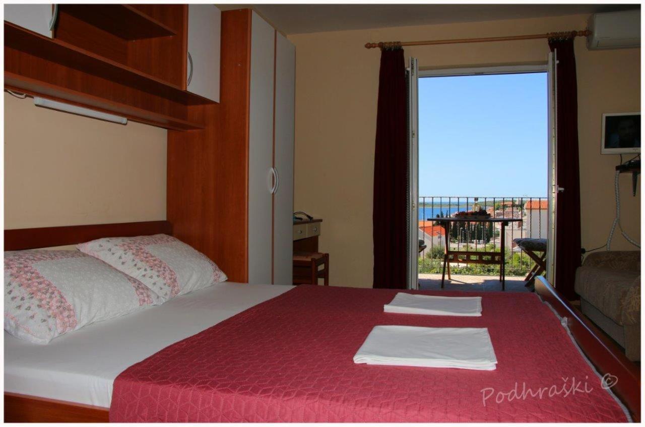 Primosten Apartments Bagian luar foto