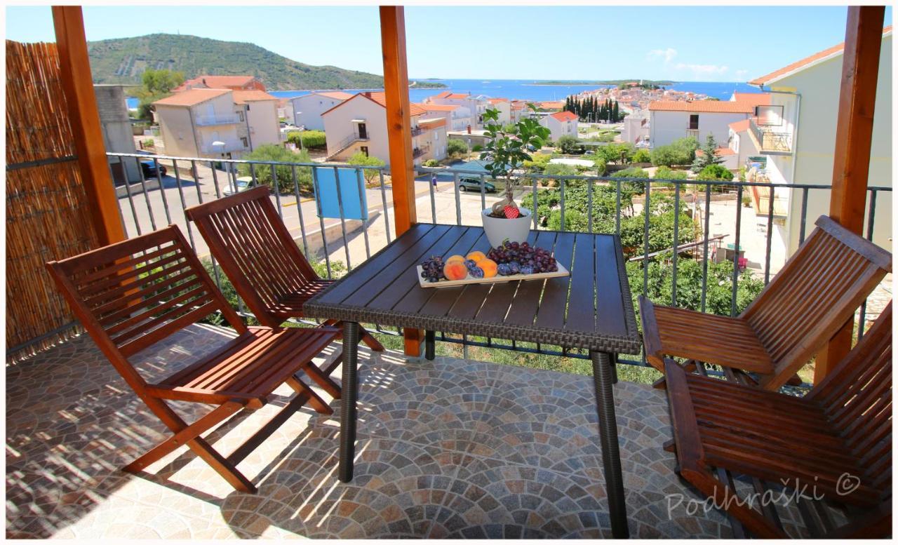 Primosten Apartments Bagian luar foto