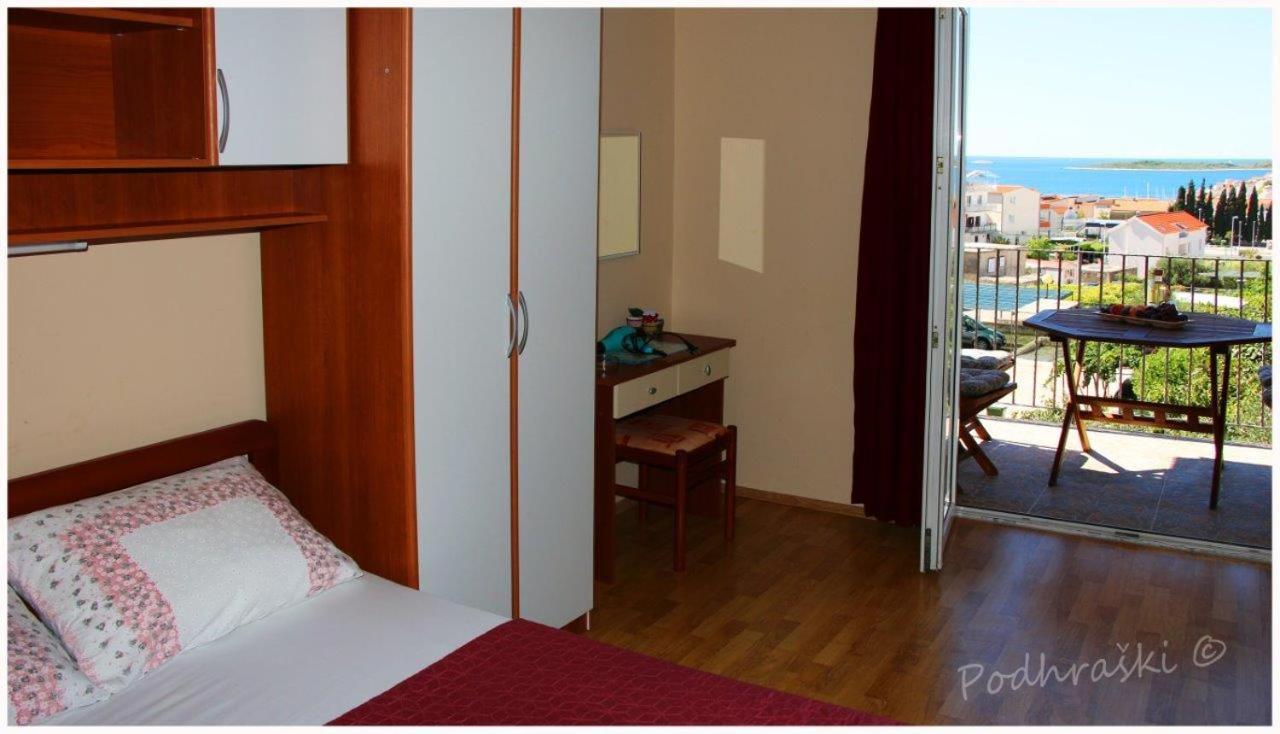 Primosten Apartments Bagian luar foto