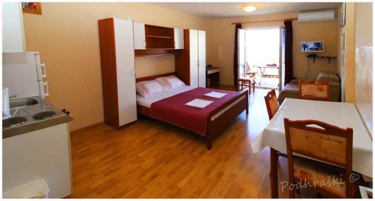 Primosten Apartments Bagian luar foto