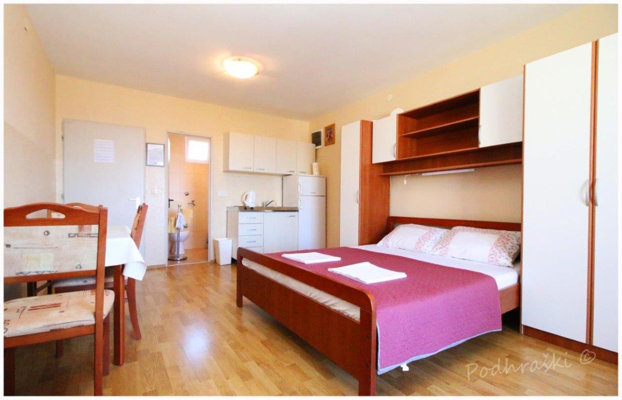 Primosten Apartments Bagian luar foto
