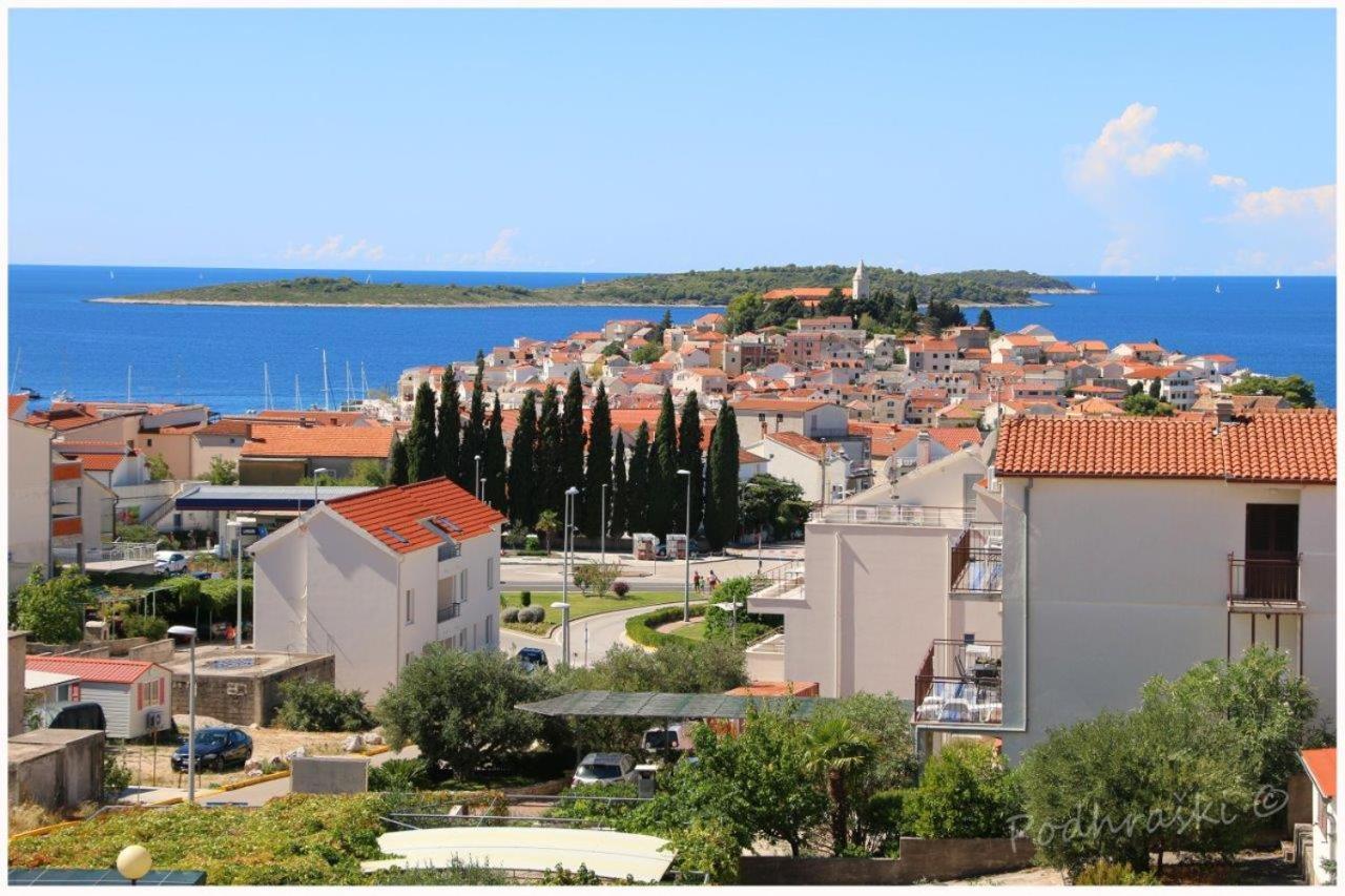 Primosten Apartments Bagian luar foto
