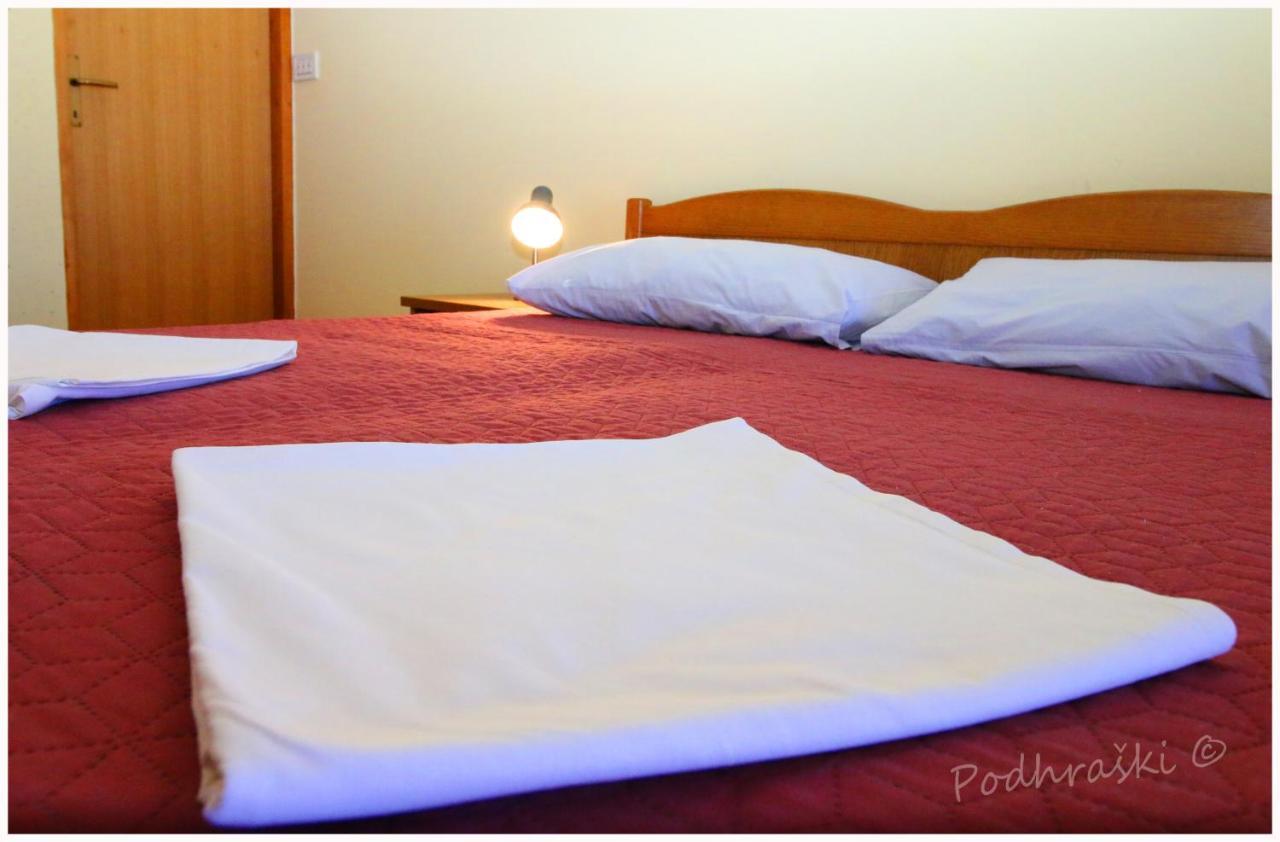 Primosten Apartments Bagian luar foto