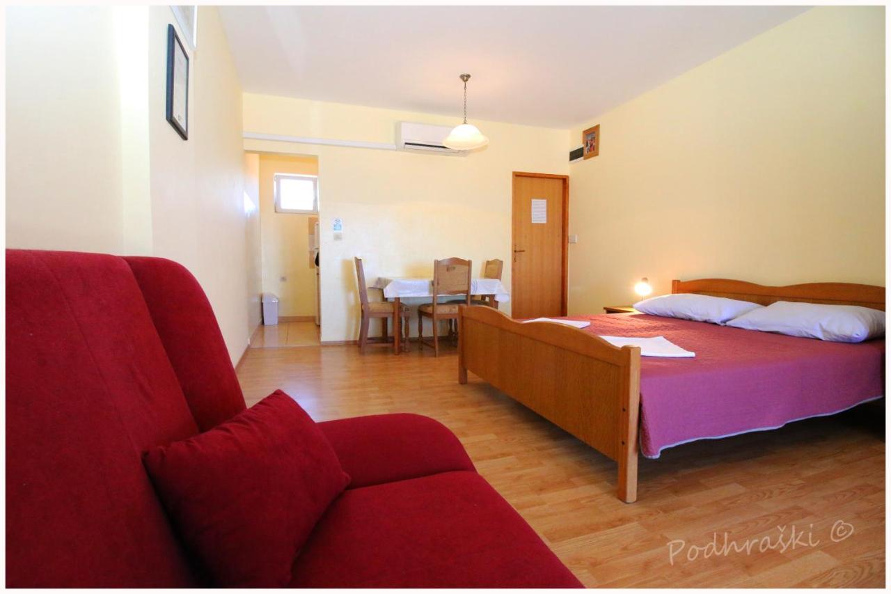Primosten Apartments Bagian luar foto