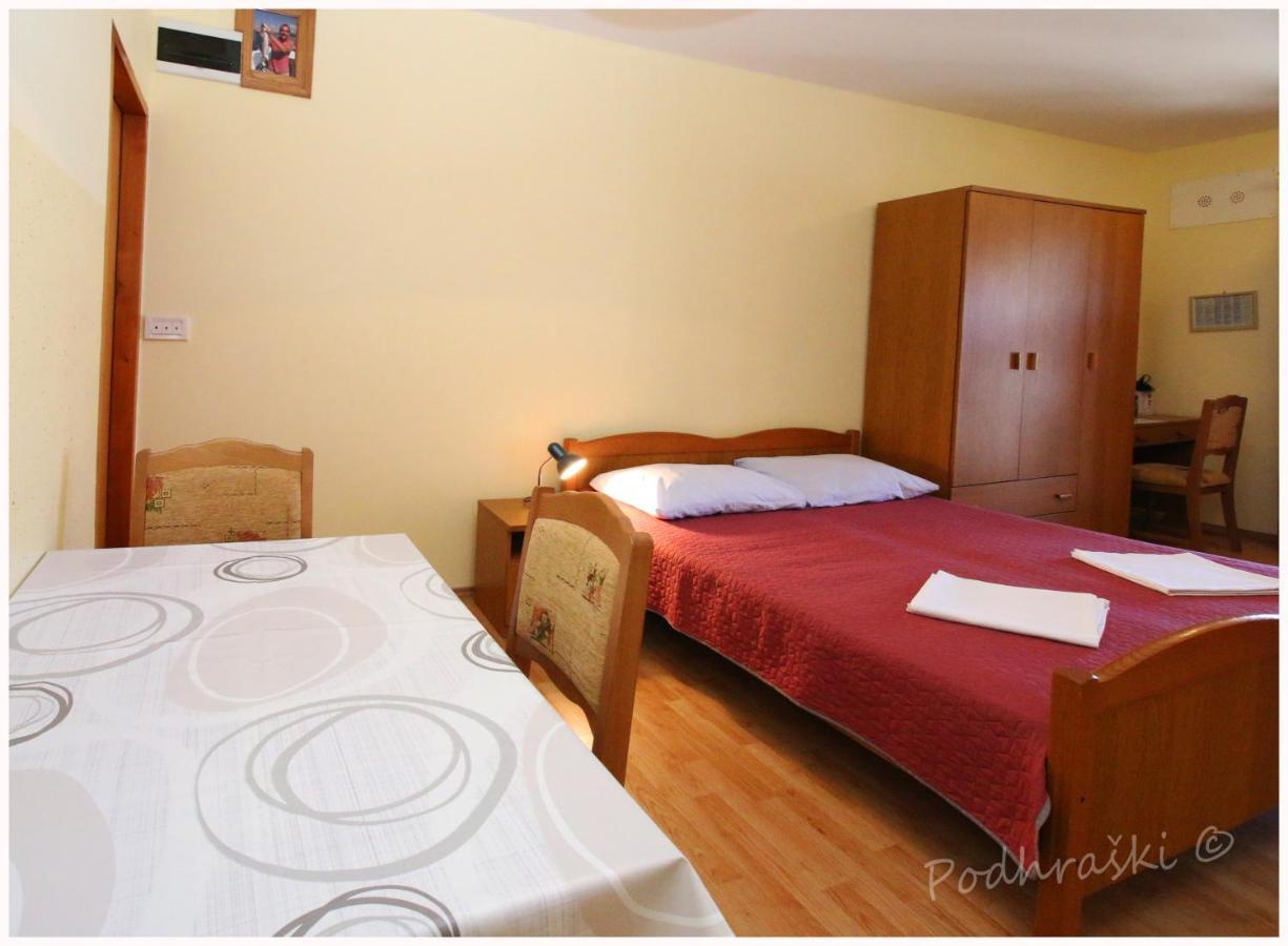 Primosten Apartments Bagian luar foto