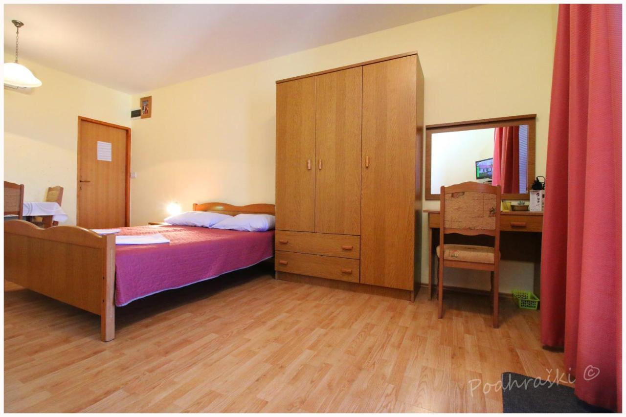 Primosten Apartments Bagian luar foto