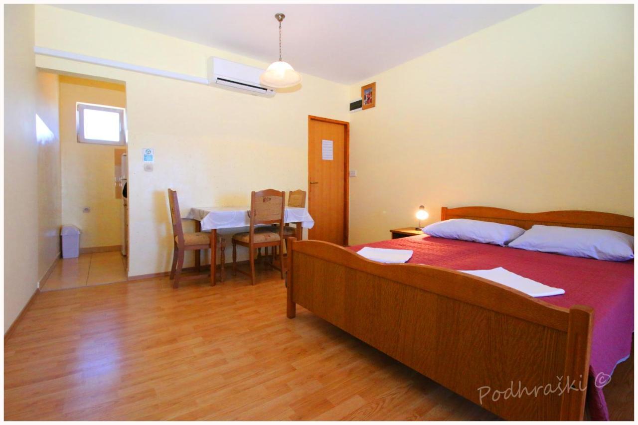 Primosten Apartments Bagian luar foto