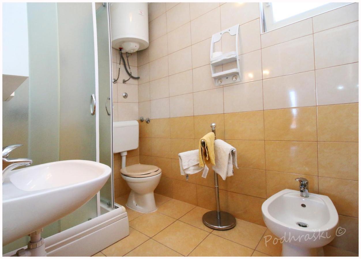 Primosten Apartments Bagian luar foto