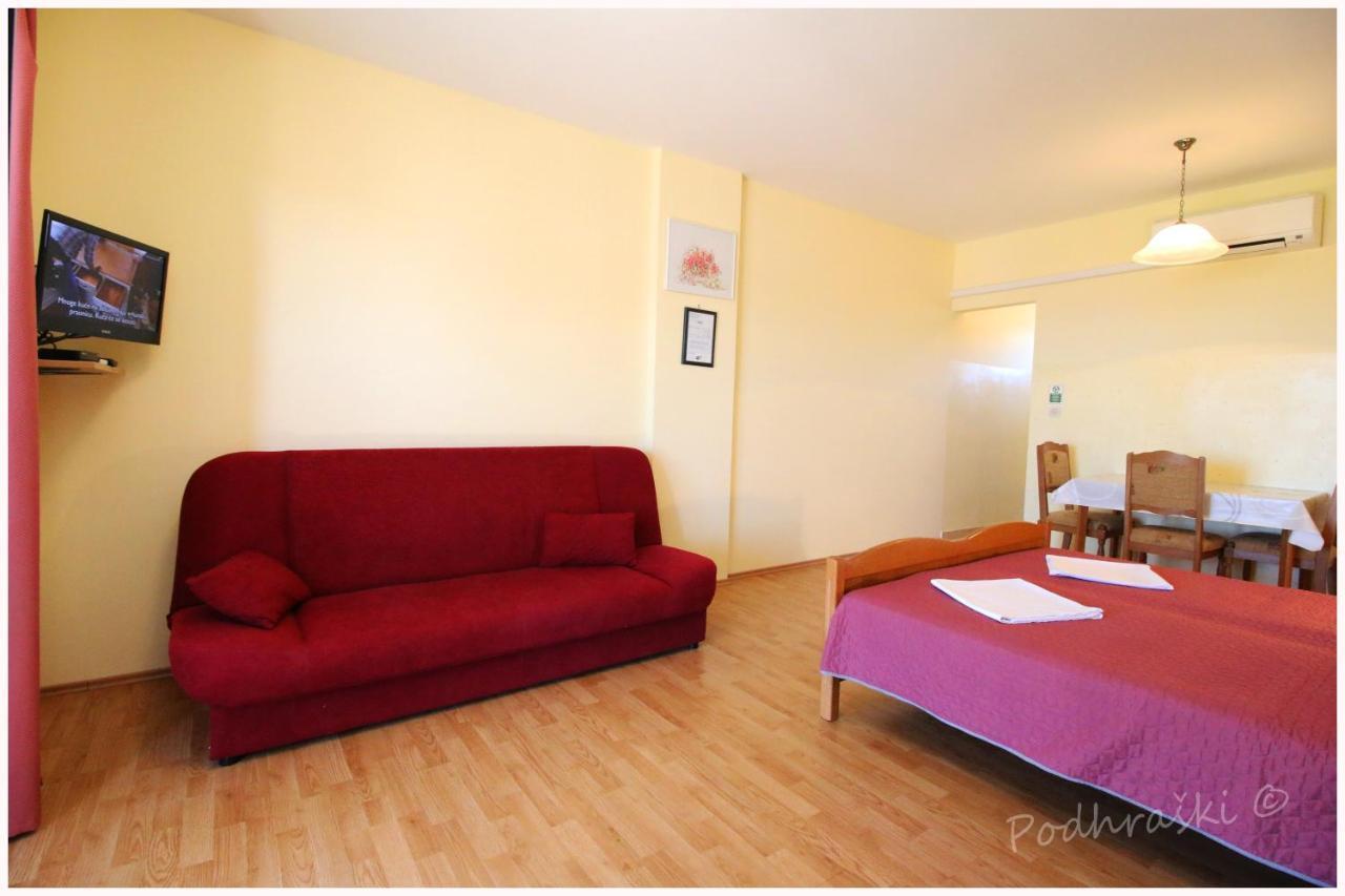 Primosten Apartments Bagian luar foto