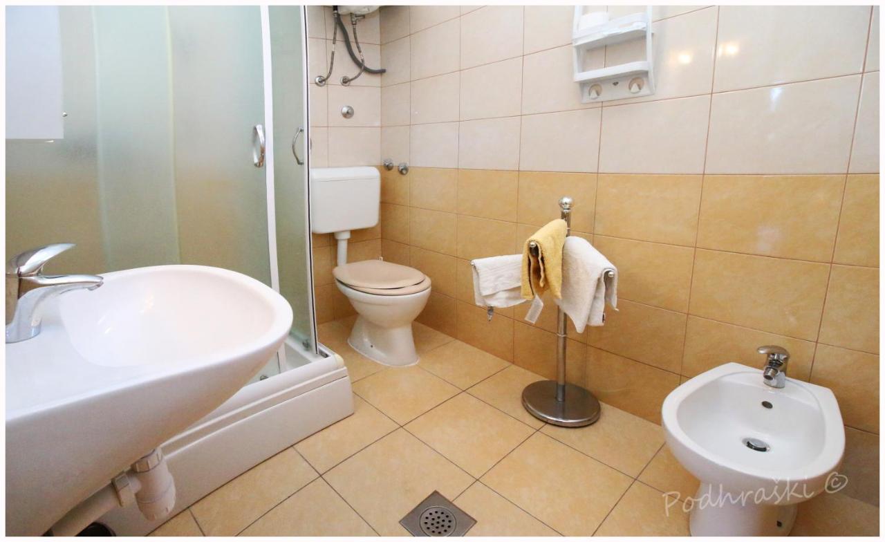 Primosten Apartments Bagian luar foto